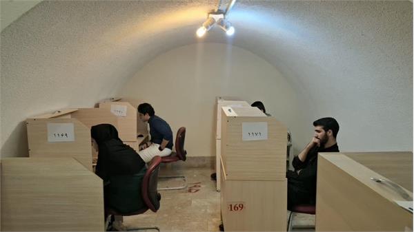 آزمون الکترونیک تعیین سطح زبان انگلیسی مورخ یکشنبه 25 آبان ماه در سالن الکترونیک دانشکده پزشکی برگزار گردید.