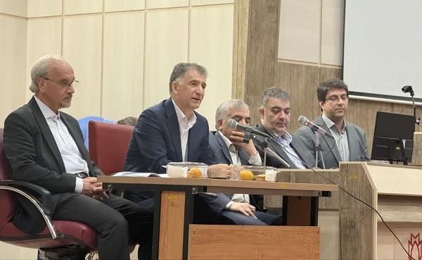 نشست  رئیس دانشگاه با رؤسای دانشکده‌ها و اعضای هیأت علمی علوم پایه در سالن اجتماعات دانشکده پزشکی