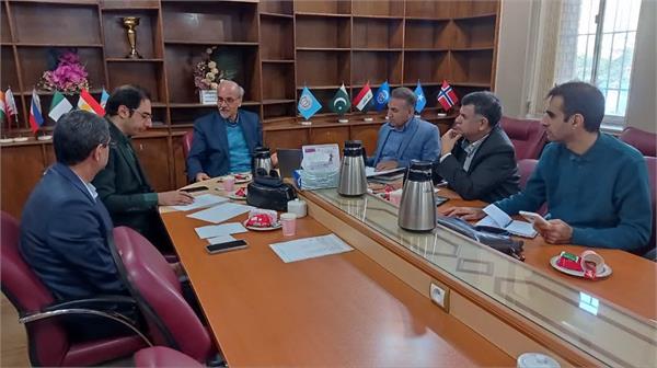 جلسه بررسی  مستندات استانداردهاي حوزه ۸ ( کمیته ارزیابی درونی اعتبار بخشی آموزش پزشکی عمومی)