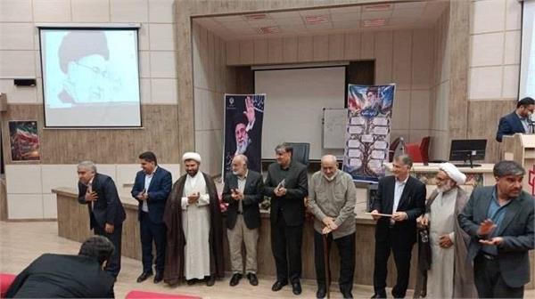 آیین گرامیداشت هفته دفاع مقدس با عنوان «دانشگاه در امتداد سنگر» با حضور مدیران سطوح مختلف دانشگاه، جمعی از پیشکسوتان دوران دفاع مقدس و مسئولان دانشگاه علوم پزشکی کرمانشاه در ۷ مهرماه ۱۴۰۵ برگزار شد.