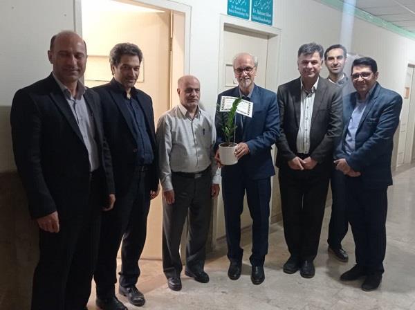 مراسم بزرگداشت و تجلیل از مقام استاد و اهدای گل به مدیران گروههای پایه و بالینی