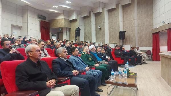 مراسم گرامیداشت نهم دی ماه و سالگرد شهادت سردار شهید حاج قاسم سلیمانی با حضور دکتر سروش رئیس دانشگاه، اعضای هیات رئیسه دانشگاه، سرهنگ بهشتی معاون هماهنگ کننده سپاه حضرت نبی اکرم(ص) استان، اساتید و کار