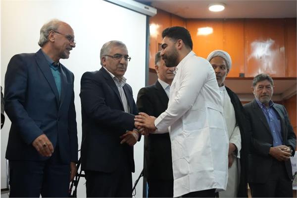 جشن باشکوه روپوش سفید دانشجویان پزشکی ورودی ۱۳۹۸ و ۱۳۹۹