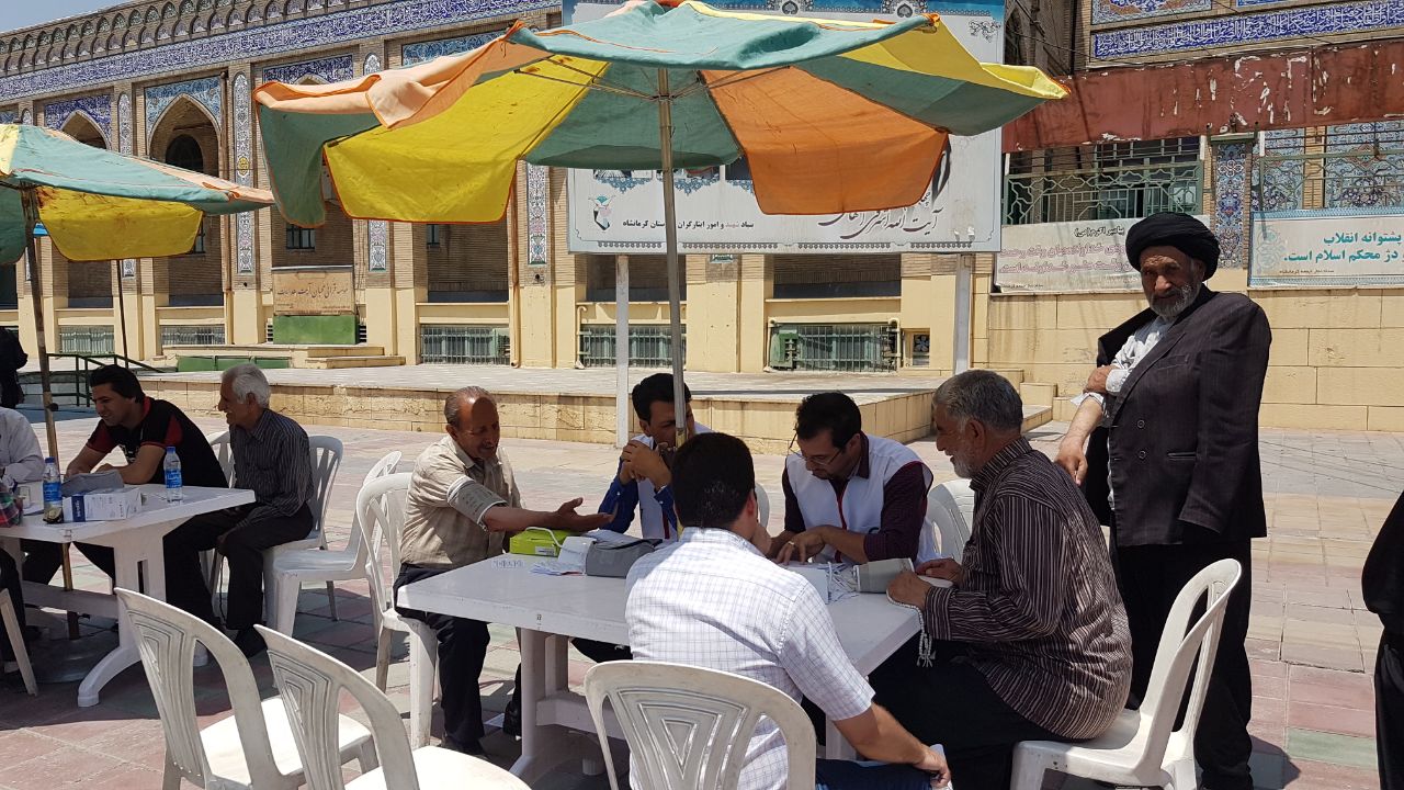 انجام سنجش فشار خون در مساجد اصلی کرمانشاه 8