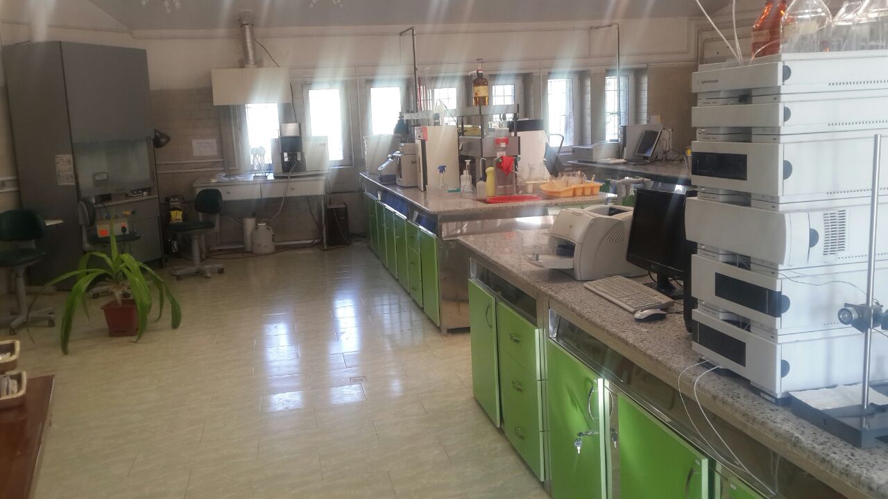 آزمایشگاهها و تجهیزات بیوشیمی