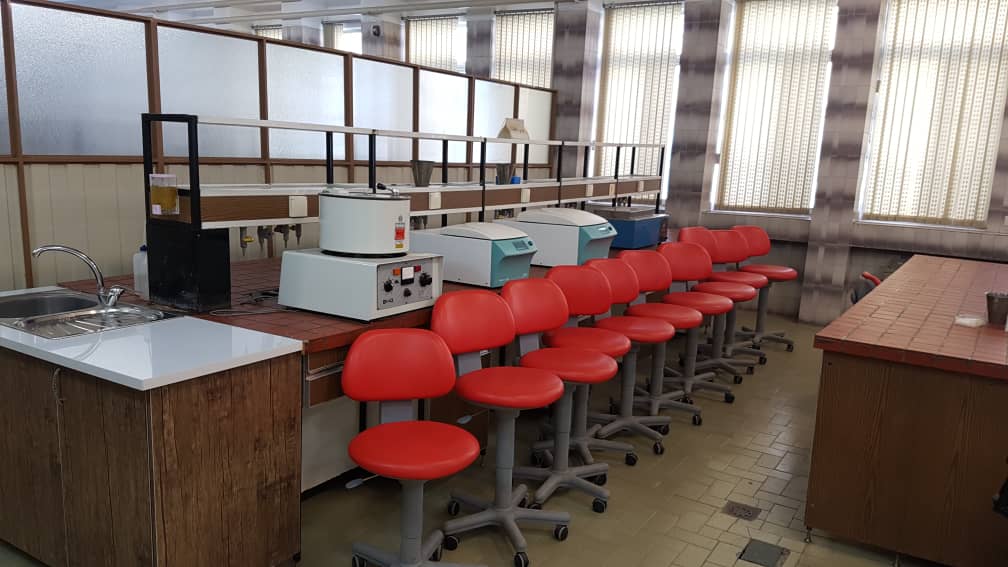 آزمایشگاهها و تجهیزات بیوشیمی